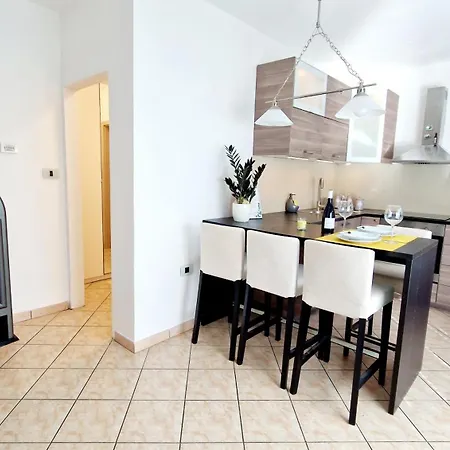 Apartment Secret Garden Crni Kal