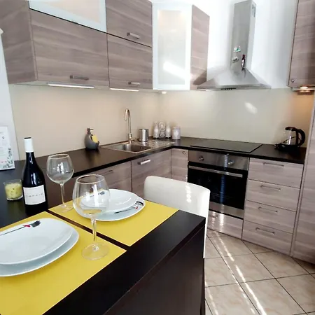 Secret Garden شقة Črni Kal